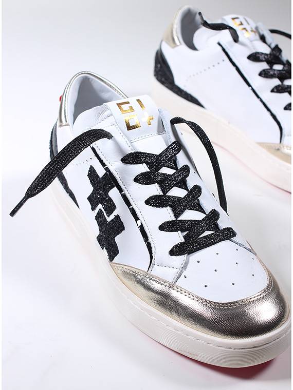 GIO + Sneaker Convenienza