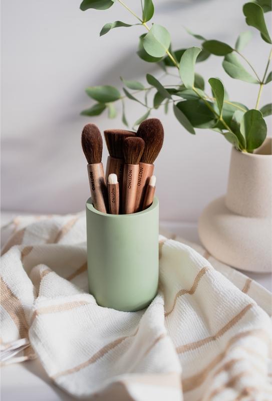 Notino Notino Wooden Collection Smudge brush pennello per le sfumature di ombretto Vendita